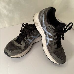 women’s ASIC running shoes model number 17 K8n. sneakers/tennis shoes sz 9